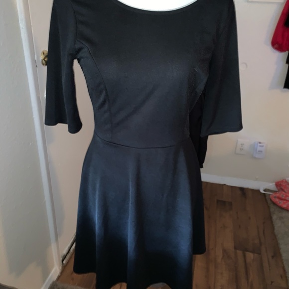 Simple Black Dress - Picture 7 of 8